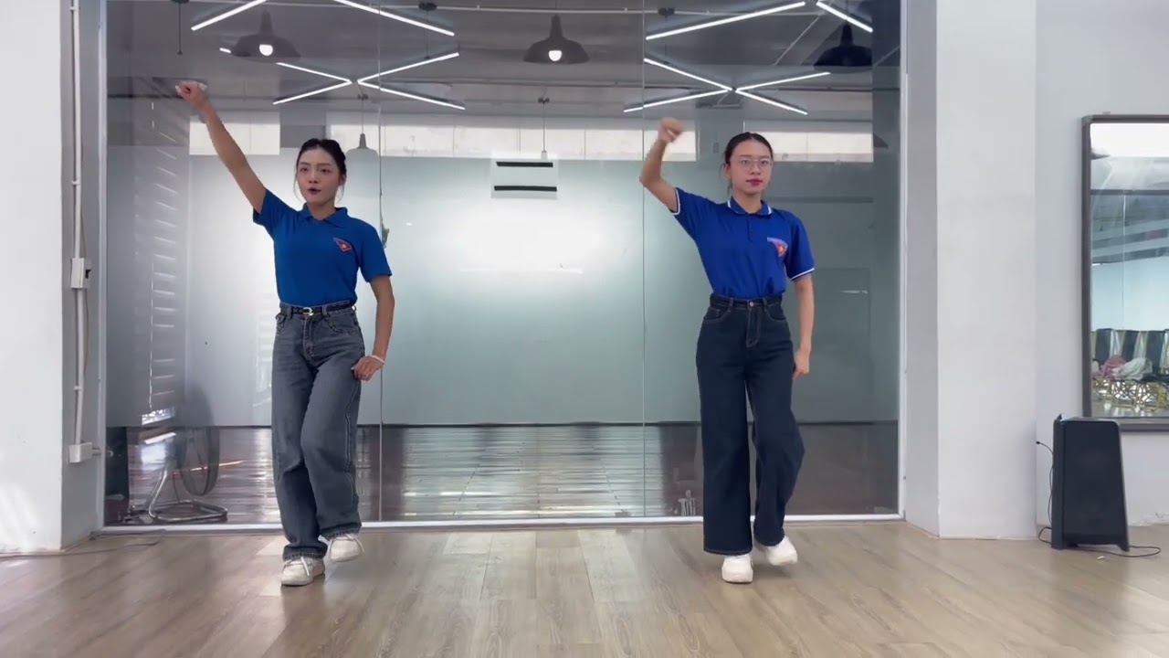 Hướng dẫn nhảy  Đồng diễn Việt Nam tự hào bước tiếp tương lai Trường Tiểu học Đội Cấn 1