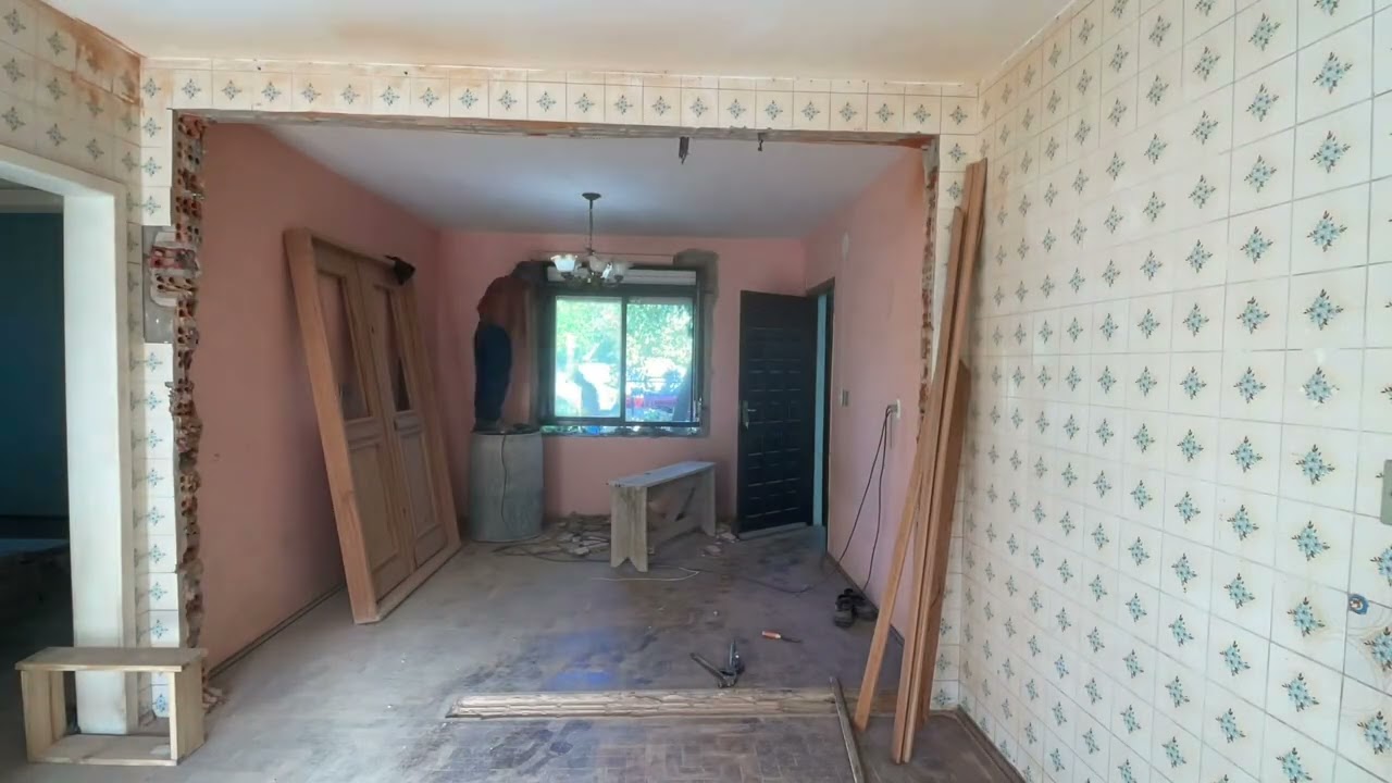 Instalação de porta dupla de madeira na Casa abandonada (Ep.07)