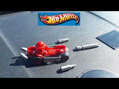 Hot Wheels very cool car ornament and a usefull tools - Hot Wheels Speed Driver