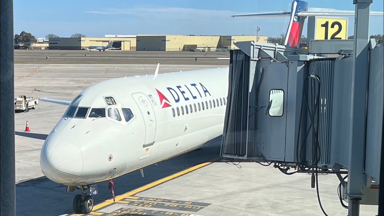 Delta Airlines Boeing 717-200 Hartford CT to Detroit MI (BDL-DTW)