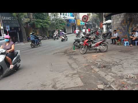 ভিডিও: গুয়েন স্টেফানি তার নতুন ছবি পছন্দ করেন না