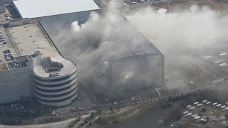 大阪の倉庫火災、収まらず   一夜明け消火活動継続