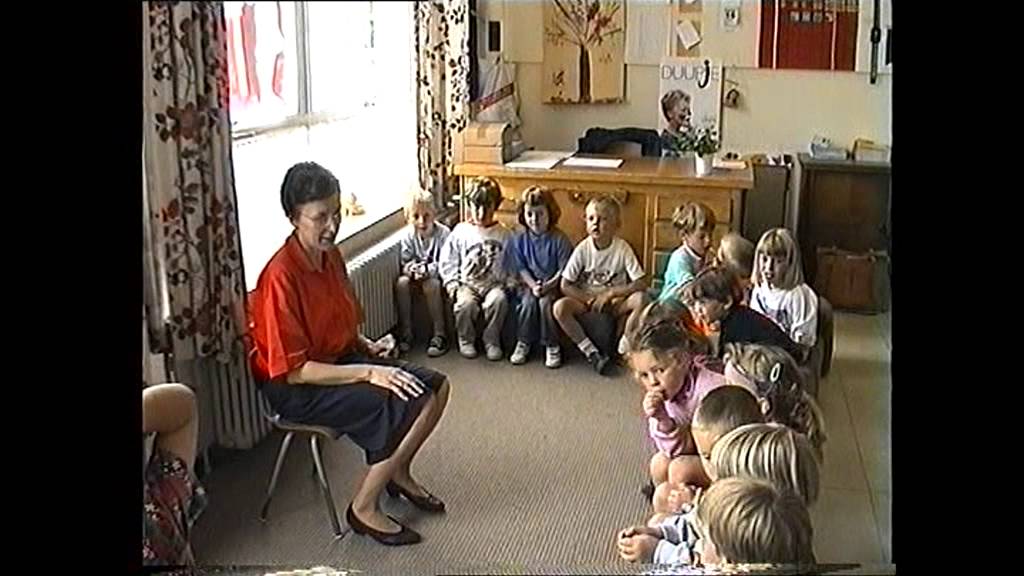 930615 In het klasje van juf Jeanine  3de kleuterklas St Ursula school   15 juni 1993
