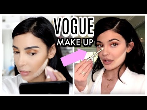 Vidéo: North West Essaie Le Maquillage De Kylie Jenner