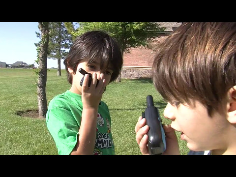 DUAFire walkie talkie SURPRISE hunt! Disney Cars 3 Lightening McQueen kids playtime