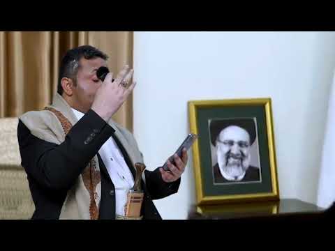 الحاوري يقلد الشاعر تهاني أمام الإيراني ه