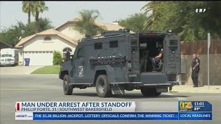 Man arrested following brief standoff at southwest Bakersfield home