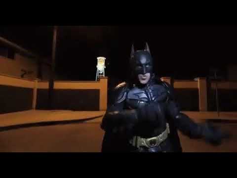 eso batman deja de ser amargado - YouTube