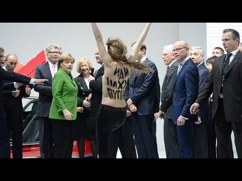 FEMEN give Putin and Merkel an eyeful in Hanover