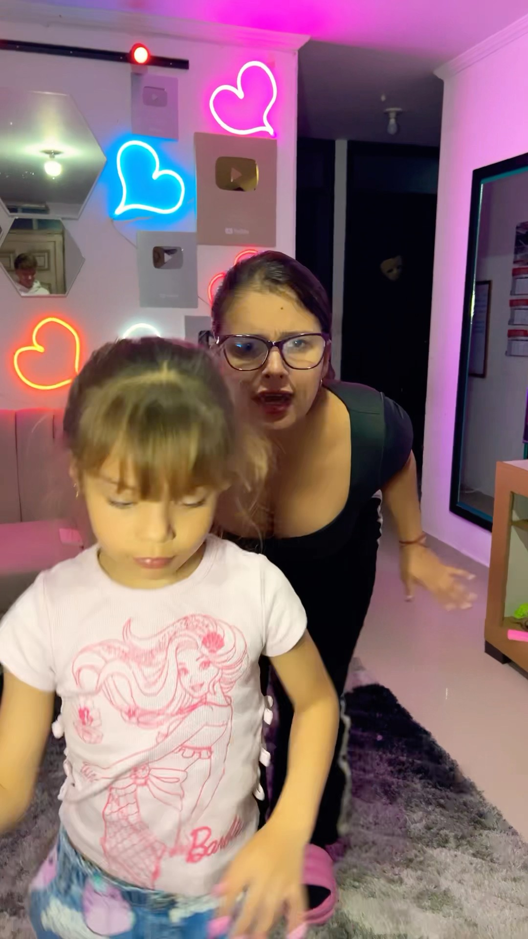 MI HIJA SE QUIERE CAMBIAR EL NOMBRE ?#humor #cosasdefamilia #humorfamiliar #shortviral