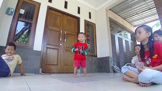 balita joget hoka hoke || baby dancing