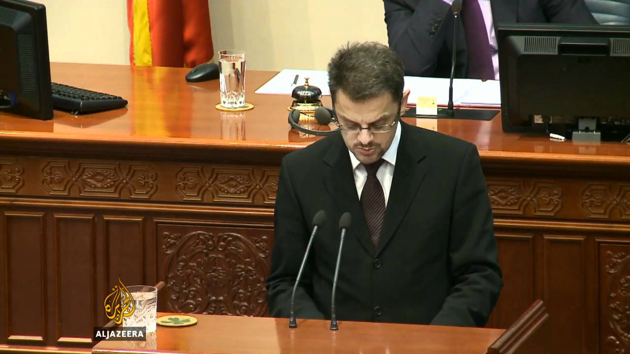 الحكومة المقدونية تقدم ميزانية عام 2012.