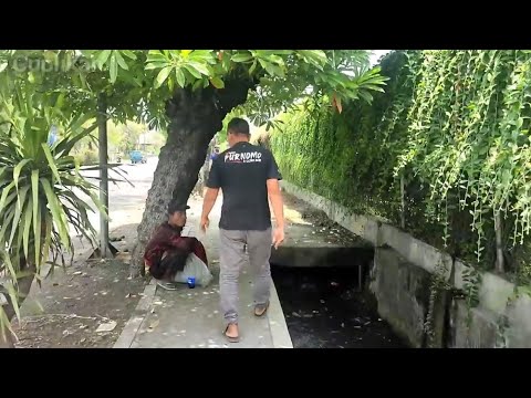 MENOLAK DIKONTEN PAK PURNOMO.BAPAK TERLANT@R MINTA UANG 5 JUTA ..? DIBELIKAN BECAK UNTUK USAHA 