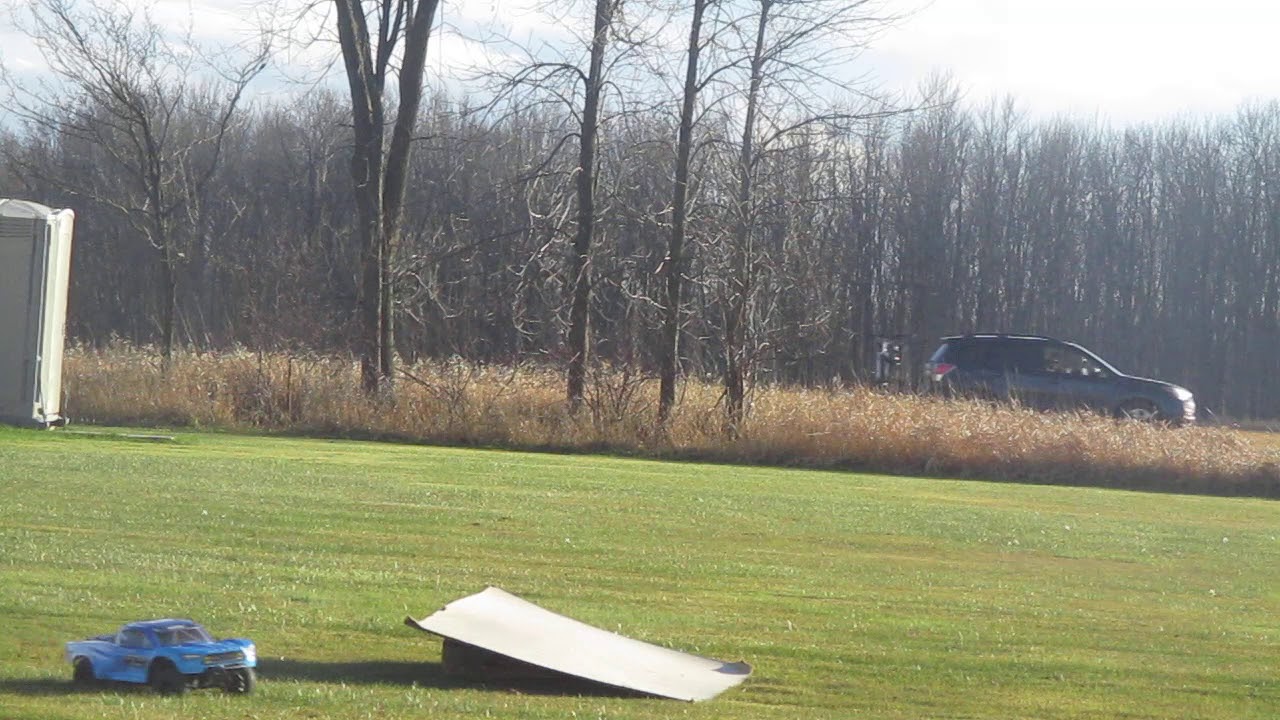 ARRMA Senton jumping