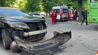 ДТП у Черкасах. Тролейбус протаранив пожежний автомобіль і вилетів на тротуар