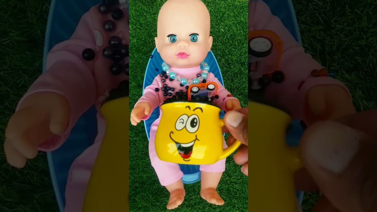 Cute Baby Doll Bath & Colorful Emoji Cup Beads Fun 🛁🌈 | BABY FUN
