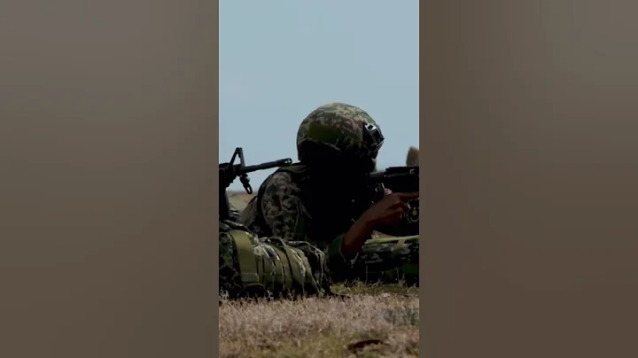 USMC 53 Lands on Hawaii from ships at sea during RIMPAC 2022. Nation partners Marines during drill. - DayDayNews
