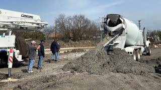 This got expensive in a hurry!!! Day 1. Pumping concrete with Muddyfeet