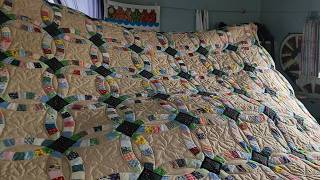 A Day in Amish Country; Beautiful Quilts and Sweet Amish Friends, Fanny, Edna and Anna!