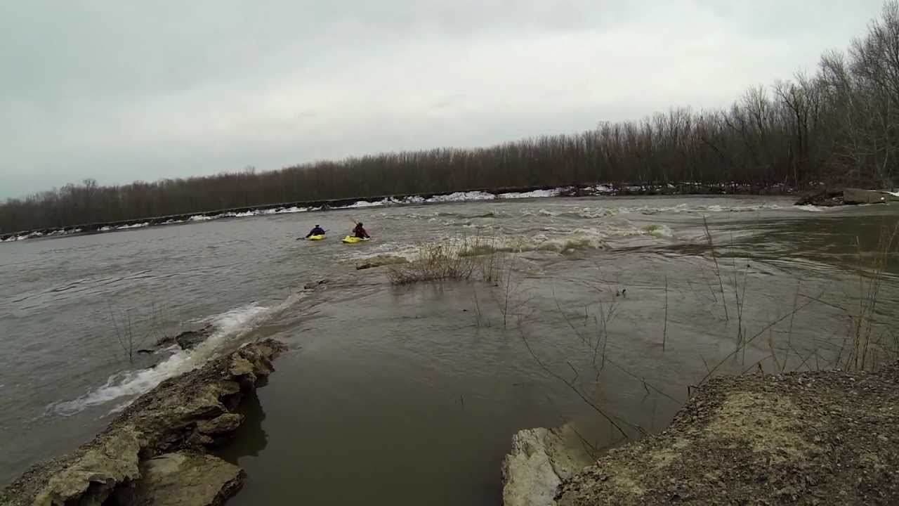 Petersburg Illinois kayakers at the sangamon river dam flooded danger