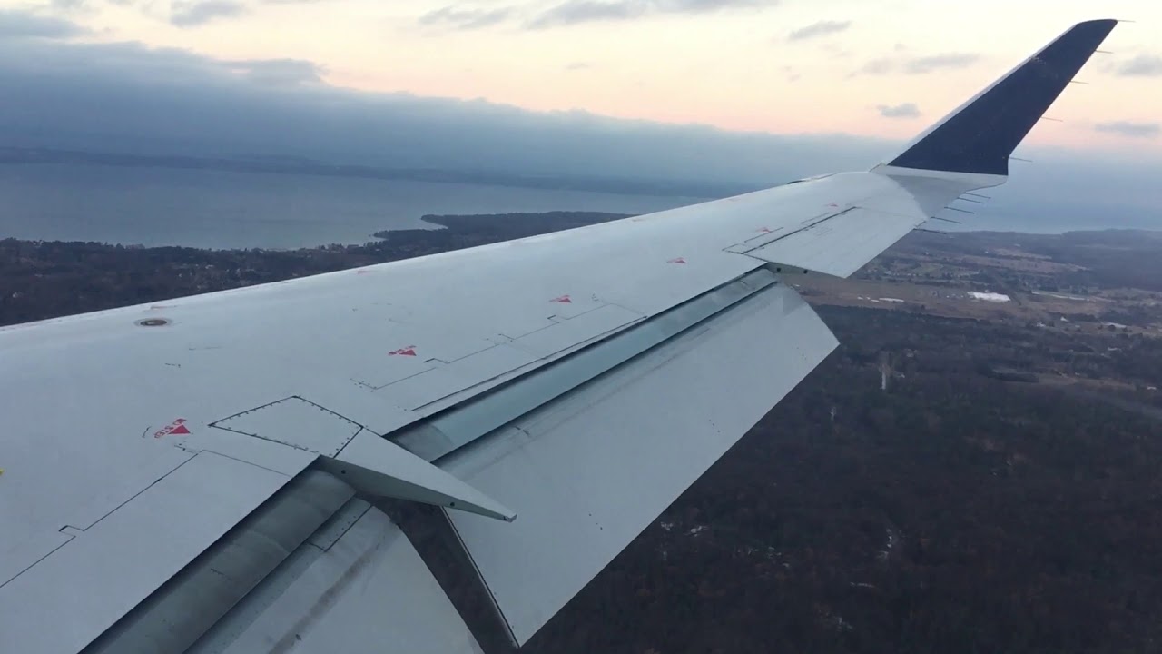 Delta Connection Bombardier CRJ-900LR N303PQ Landing in Cherry Capital ...