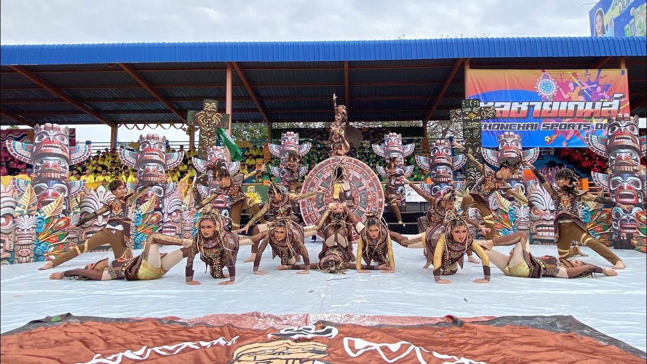 กองเชียร์และเชียร์ลีดเดอร์คณะสีเขียว โรงเรียนชลราษฎรอำรุง ประจำปี 2568