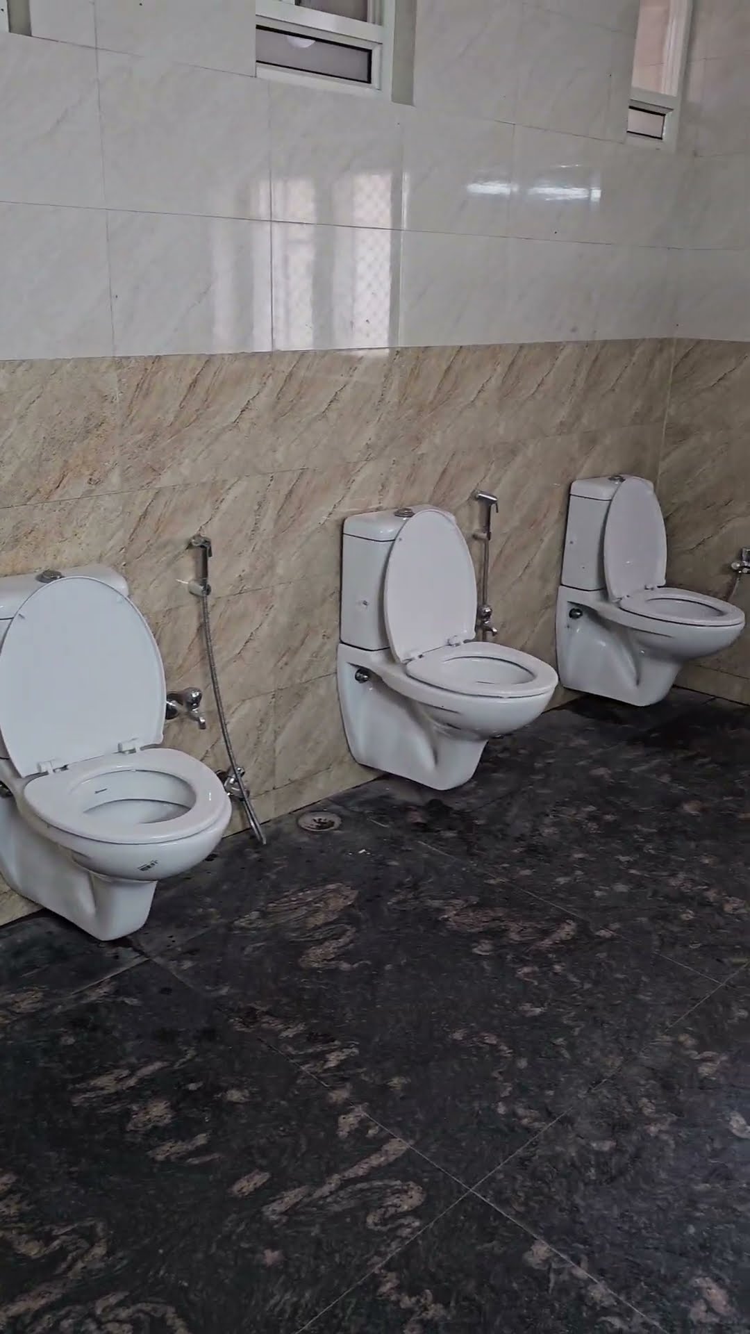 Bathroom Buddies || ViralHog