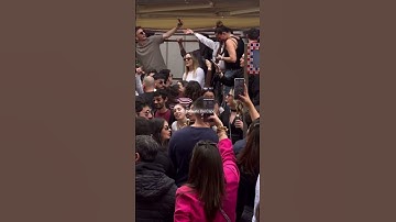 Thumbnail of "Balorda Nostalgia" di Olly cantata all'unisono al Mercato del Capo di Palermo (effetto karaoke)