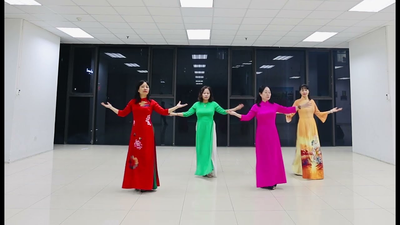 Cánh bướm vườn xuân - CLB 90 Nguyễn Tuân, Hà Nội