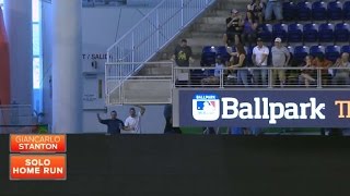 ATL@MIA: Fan makes incredible barehanded catch