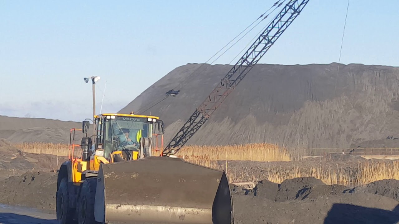 Northwest 6 Dragline cleaning the pond. Volvo 220 loader YouTube