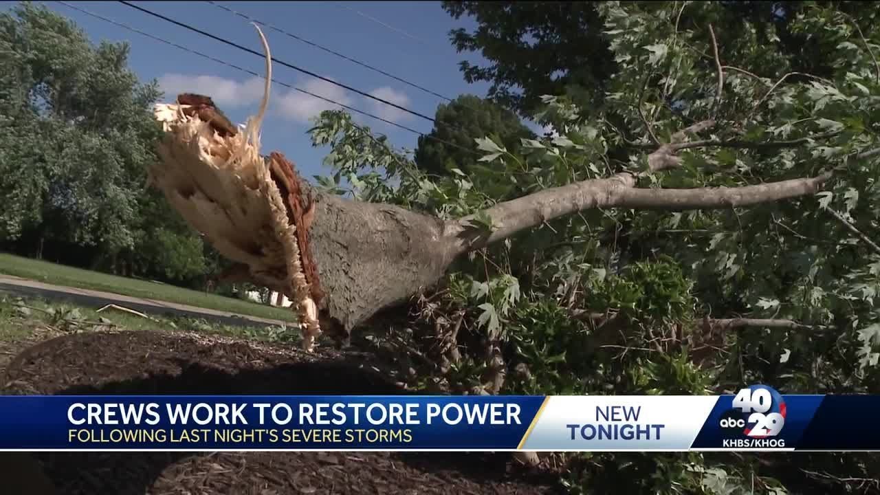 Arkansas electric crews working to restore power - YouTube