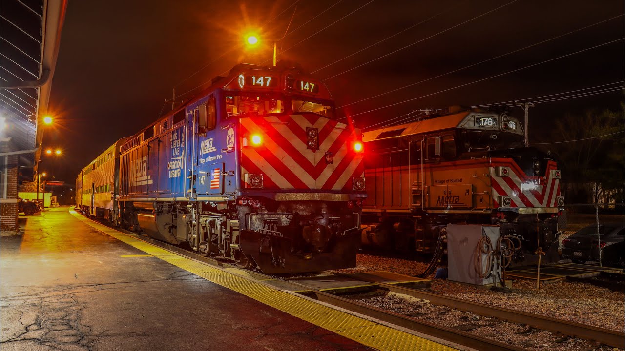 Vintage metra F40PHs on the upnw in McHenry and Woodstock Illinois 