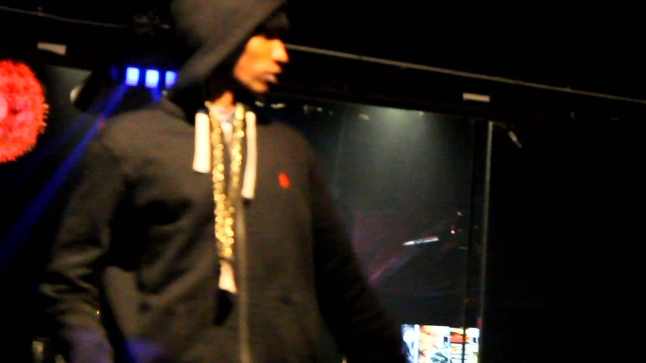 Twan 2 Trillion raps live at Chit Chat Lounge (Vol 1-4)