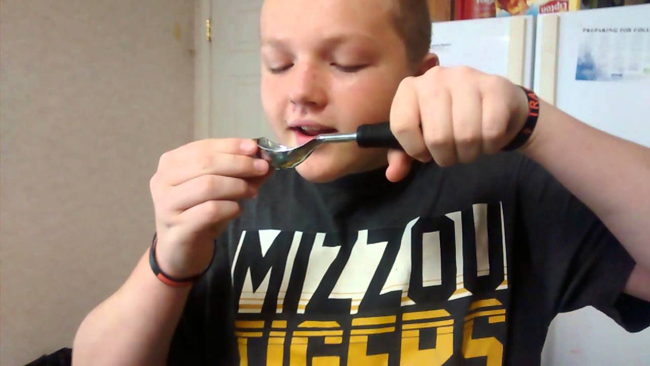Hot sauce challenge - YouTube