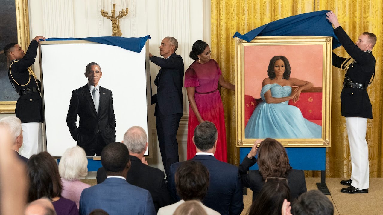 The Obamas return to the White House for the unveiling of their ...