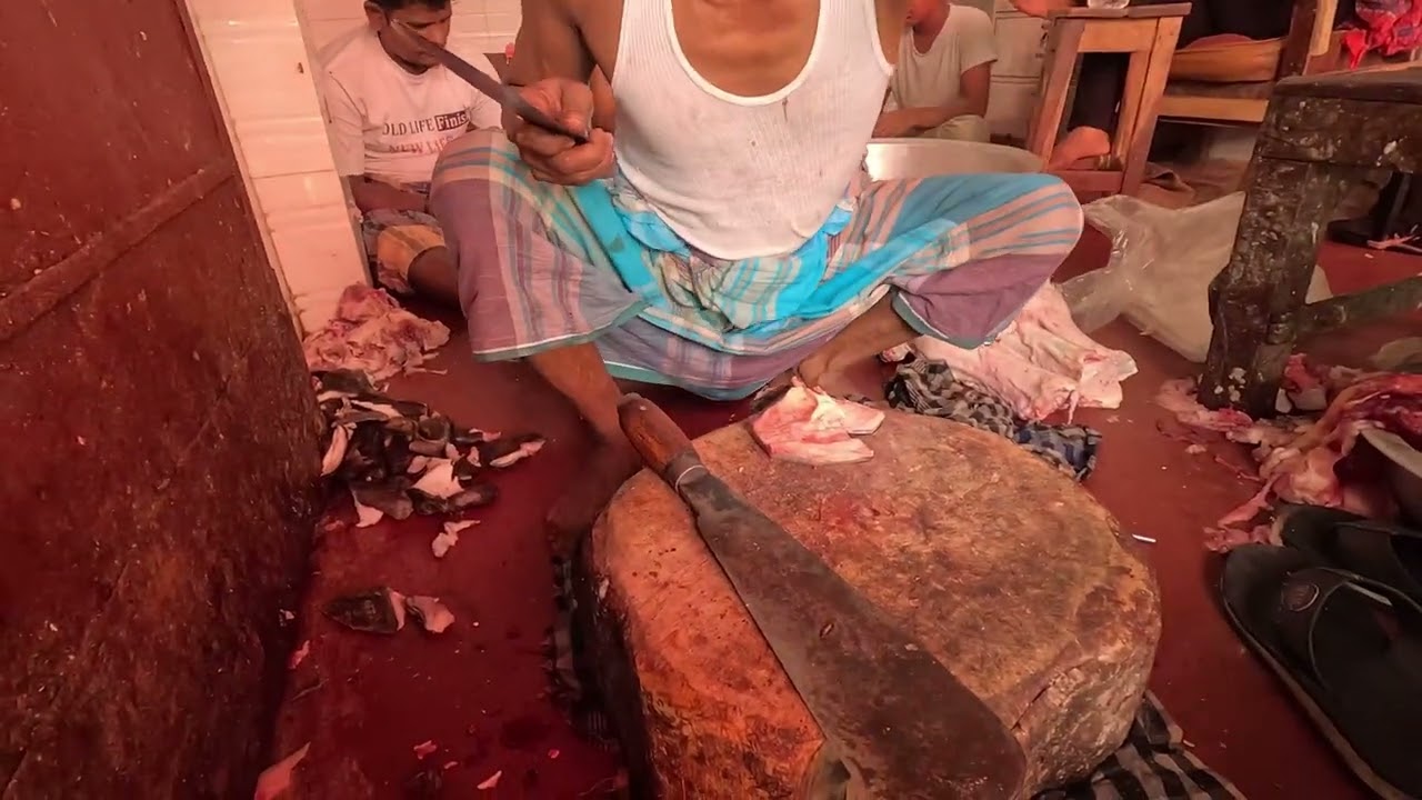 Fastest cow leg cutting skill in bangladesh | chattagram | মহিষের পায়া কাটিং এক্সপার্ট I