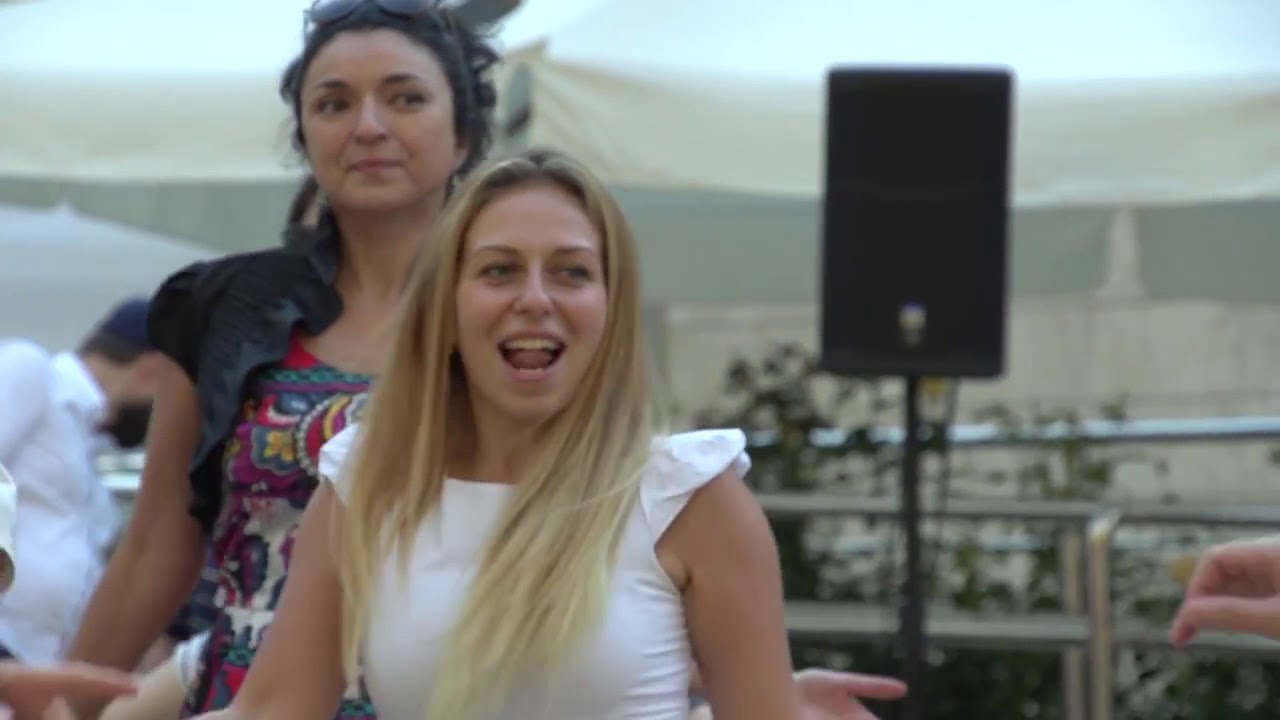 Rublyovka Moscow: local Jewish Community Center Zhukovka,  holds "Israeli Market"