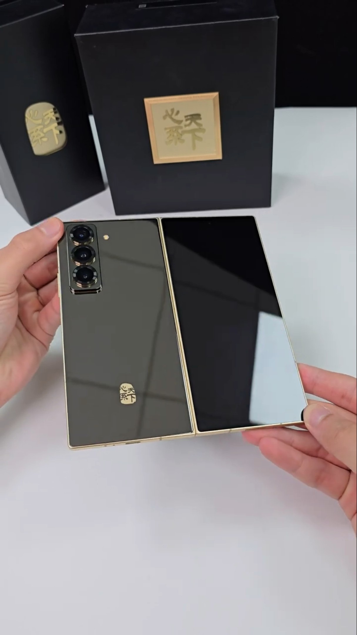Inheriting the ingenuity and caring for the world, W25 unboxing! Samsung folding screen digital