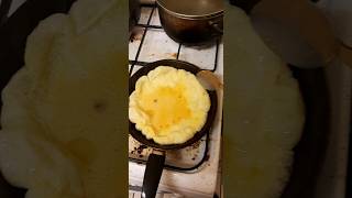 frying eggs simple easy and fabulous #shortvideo #shortsfeed #shorts