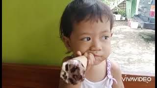 makan es krim kesukaan dek lintang dan kak bulan..