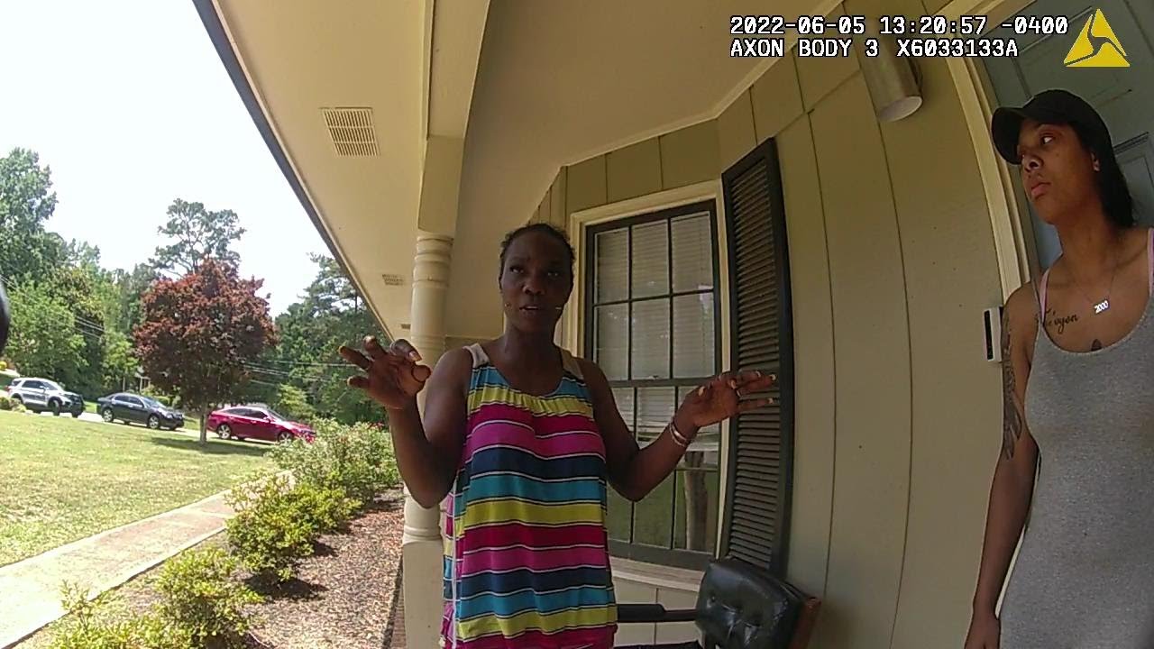 Полиция столкнулась с вооруженным мужчиной, обнаружившим непристойные текстовые сообщения в телеф...