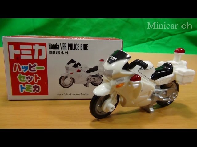 マック白バイ マクドナルド、埼玉県警のR34GT-Rパトカーも登場する「ハッピー