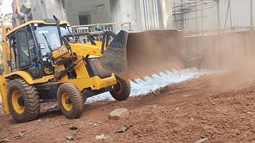 New JCB 3DX Plus Loading Mud in Sonalika Mahindra Swaraj John Deere and Many Tractor in Village Pon