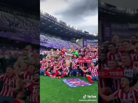 إحتفال لاعبي اتلتيكو مدريد بالفوز بكأس الدوري الاسباني