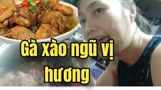 Gà xào ngũ vị hương thơm ngon ăn là nhớ mãi