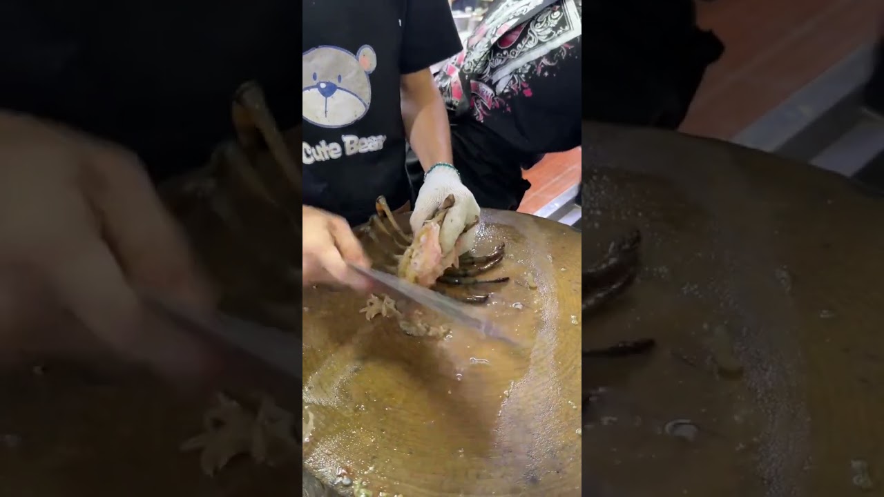 I peed today, hahaha! #Lobster #Seafood #QiaogangStyleLove Street #Seafood Processing