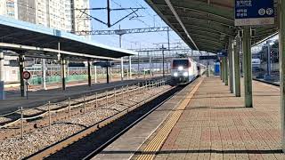 8256호 8200호대 무궁화호 용산행 도착 (한국철도공사)평택역 전기기관차