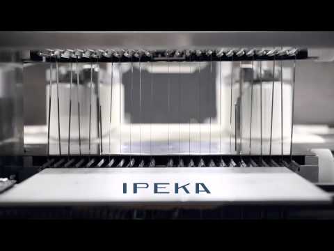 Bread slicer with variable slice thickness