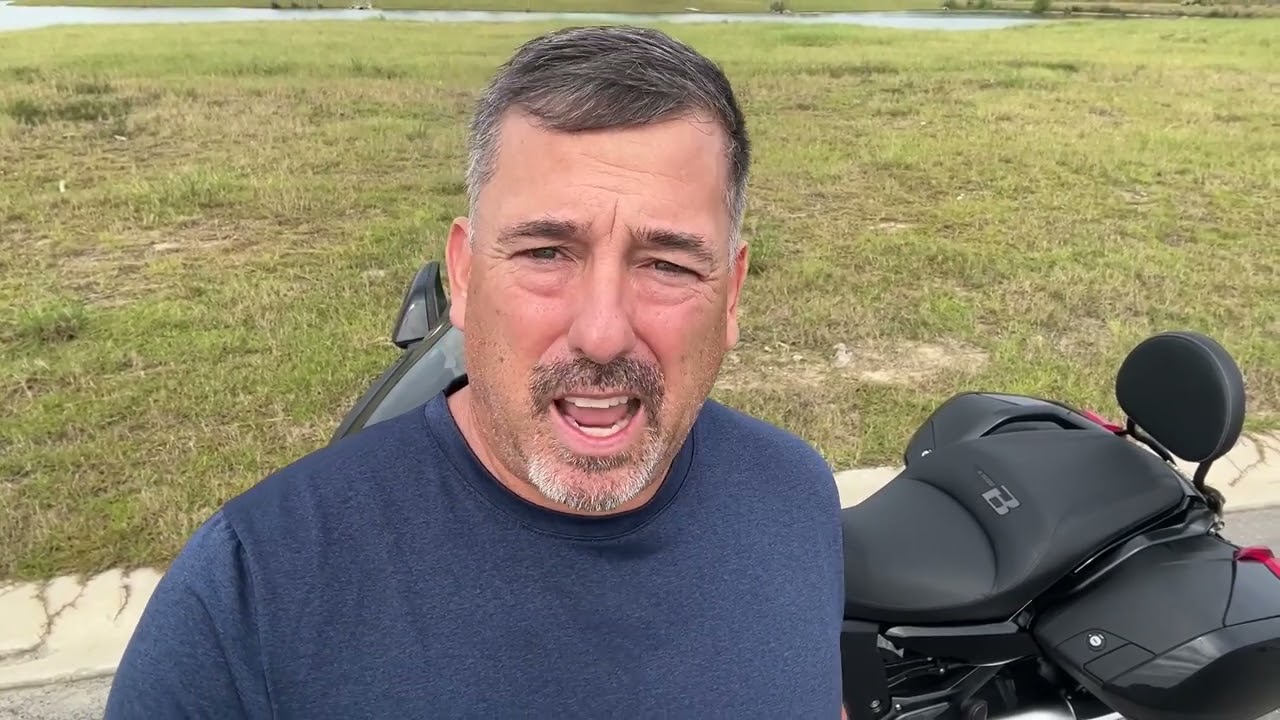 Former Harley-Davidson rider reviews a 2023 BMW K1600 B.